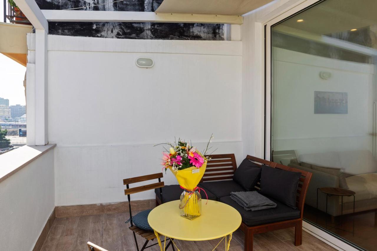 Madonella Apartment Con Terrazzo Bari Exteriör bild